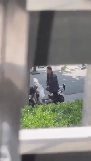 181002eh3qw8q8sszqwguy.gif